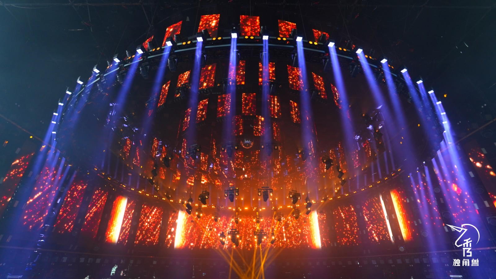 600㎡ Kinetic LED Display System for Immersive Stage Production | Lightlink Transparent LED